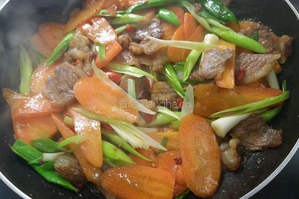 五花肉炒胡萝卜的做法图解11