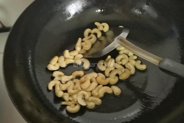 锅巴腰果炸齐鱼的做法图解6