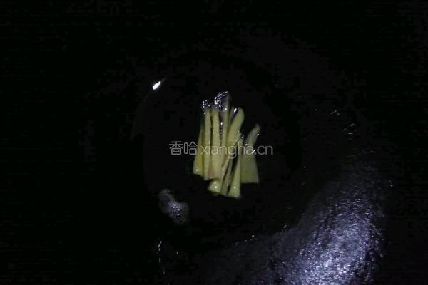 芹菜木耳炒肉片的做法图解2