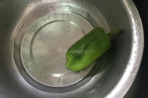 腊肠虾仁炒青椒的做法图解1