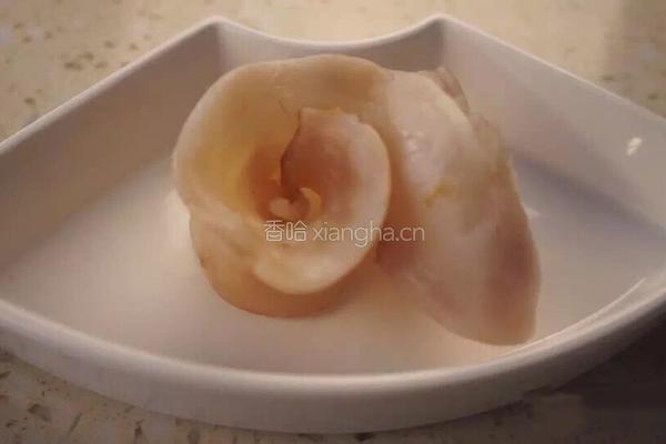 胡萝卜莲藕排骨花胶汤的做法图解3