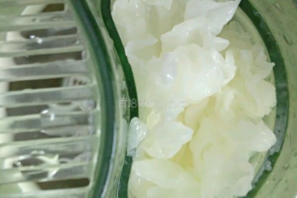 银耳南国梨汁的做法图解5