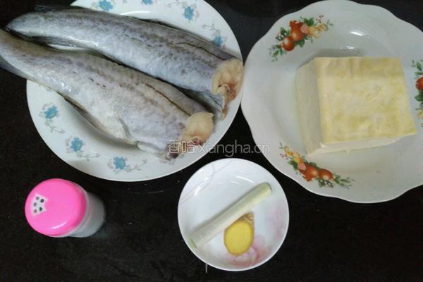 清炖鳕鱼豆腐汤的做法图解1