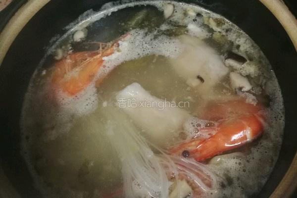 酸辣海鲜米线的做法图解12