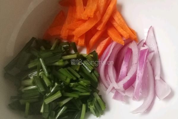 酸辣海鲜米线的做法图解13