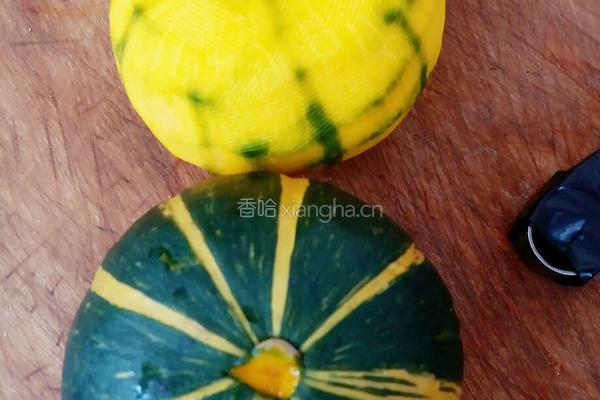 蒜蓉蒸南瓜的做法图解1