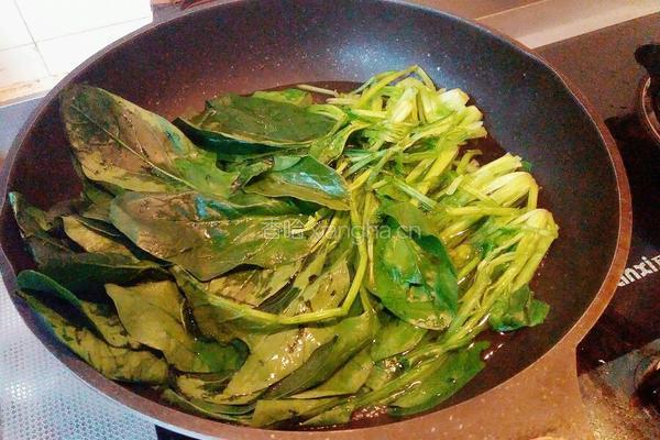 麻酱拌菠菜的做法图解1