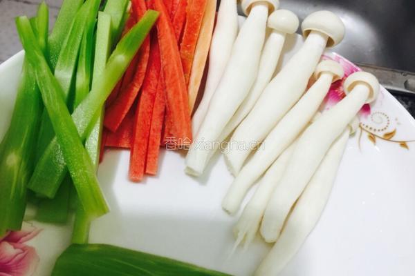 无骨鸡翅3剑客配苹果胡萝卜汁的做法图解4
