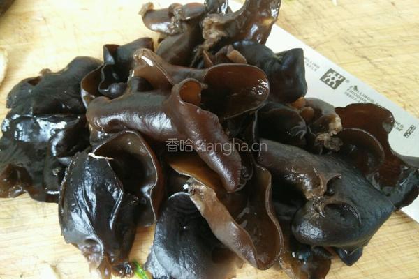 木耳拌菠菜的做法图解4