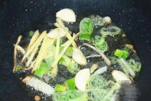 杏鲍菇炒香芹的做法图解3