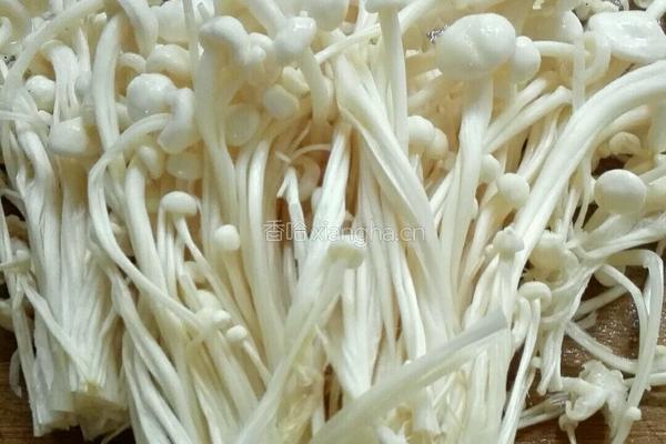 油炸金针菇的做法图解2