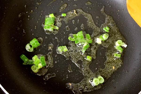 蔬菜蛋炒面的做法图解10
