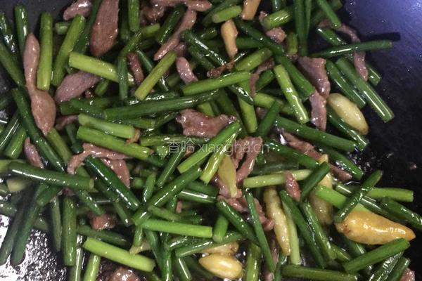 蒜苔炒牛肉的做法图解6