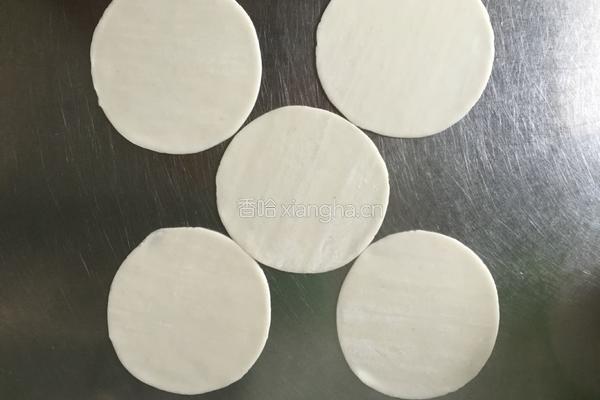 饺子皮葱油饼的做法图解3