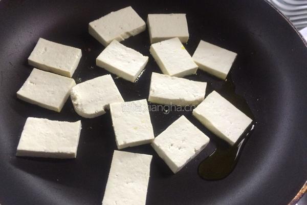 香椿煎豆腐的做法图解4