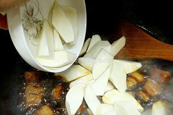 茭白红烧肉的做法图解12