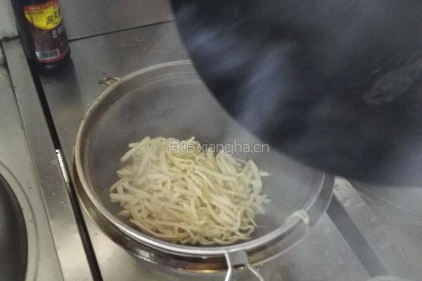韭菜炒豆干的做法图解2
