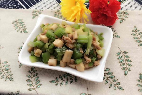 芹菜杏鲍菇炒肉丁的做法图解1