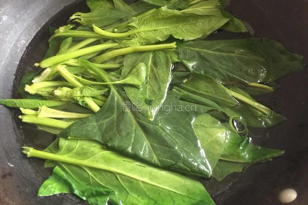 牛肉菠菜面的做法图解2