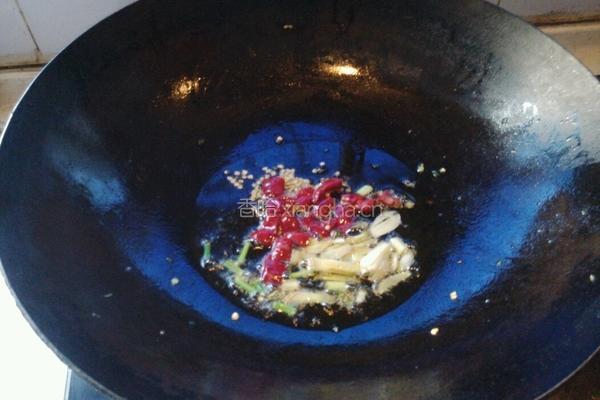 炝炒黄豆芽的做法图解2
