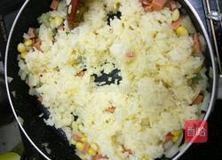 火腿玉米蛋炒饭的做法图解8