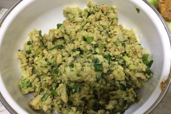 牛扒腊肉外婆菜排骨肉沫焗饭的做法图解4