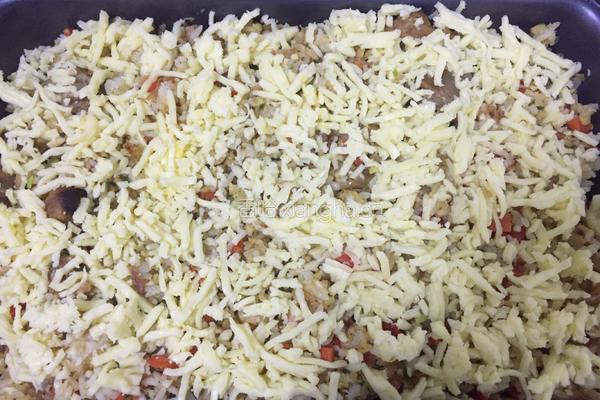 牛扒腊肉外婆菜排骨肉沫焗饭的做法图解10
