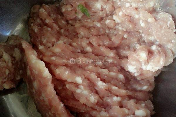 猪肉香菜馅的做法图解1