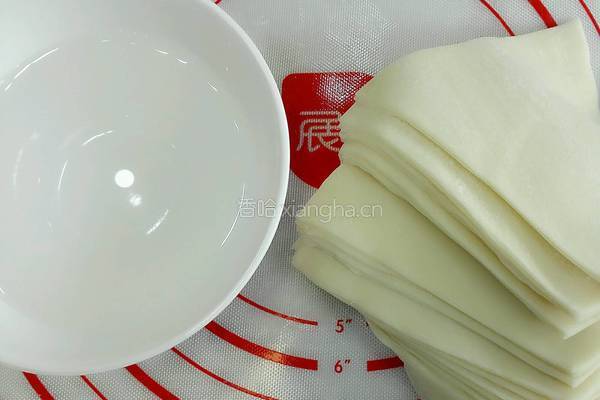 猪肉香菜馅小馄饨的做法图解1