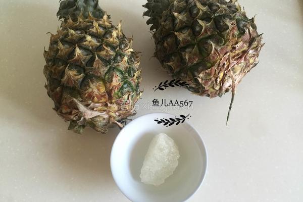 鲜榨菠萝汁的做法图解1