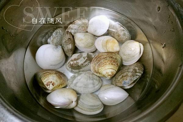 文蛤蒸蛋的做法图解1