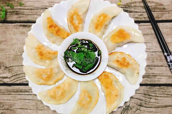 白菜鲜肉馅煎饺的做法图解7