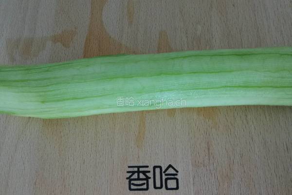 素炒丝瓜的做法图解1