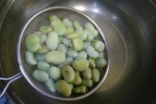 韭菜炒蚕豆的做法图解4