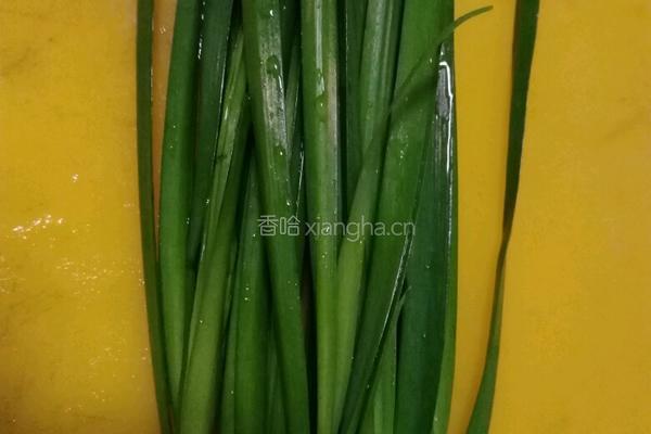 韭菜炒蚕豆的做法图解5