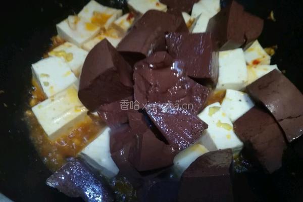 焖豆腐鸭血韭菜的做法图解9