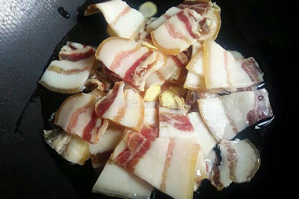 蒜苔炒腊肉的做法图解2