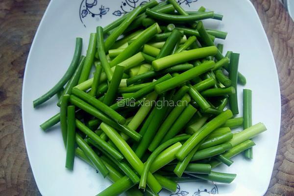 蒜苔炒腊肉的做法图解4