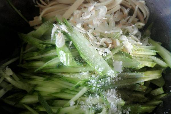 黄瓜拌豆片的做法图解3
