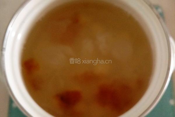 桃胶丑耳莲子羹