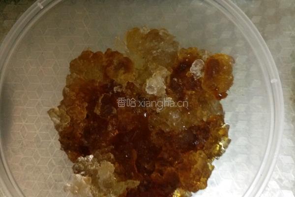 桃胶丑耳莲子羹的做法图解1