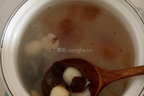 桃胶丑耳莲子羹的做法图解8