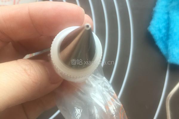 小熊兔子蛋糕卷的做法图解2