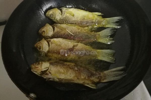 咸菜烧鲫鱼的做法图解10