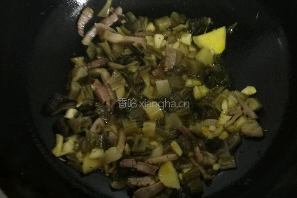 咸菜烧鲫鱼的做法图解13