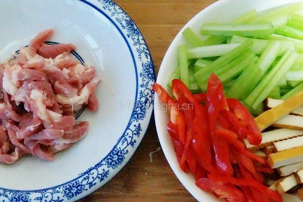 芹菜肉丝炒香干的做法图解2