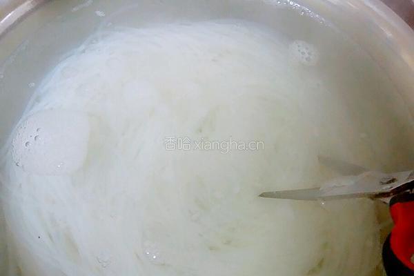 素素（清炒豆芽粉丝）的做法图解3