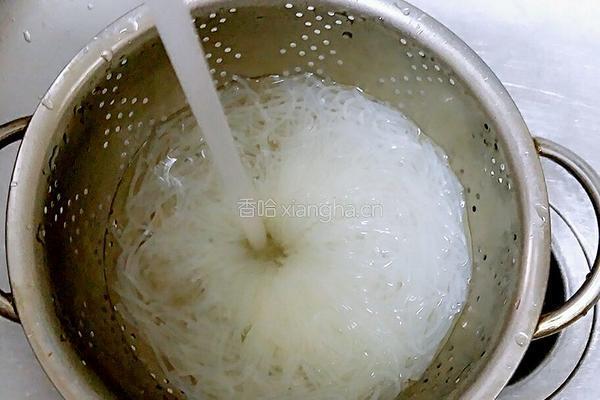 素素（清炒豆芽粉丝）的做法图解4