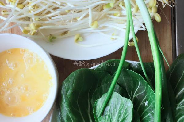 鸡蛋炒河粉的做法图解1