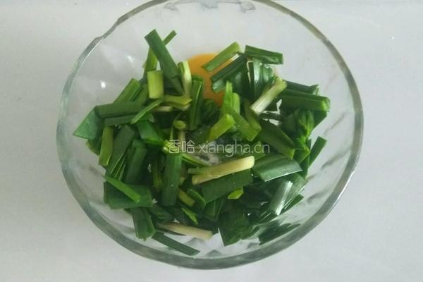 韭菜鸡蛋饼的做法图解2